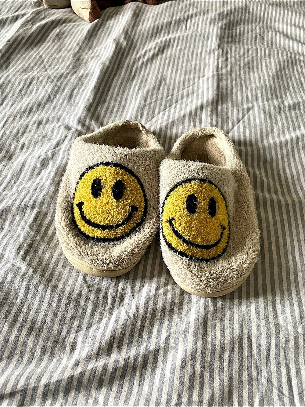 Smiley Face Slippers in Cream Like New